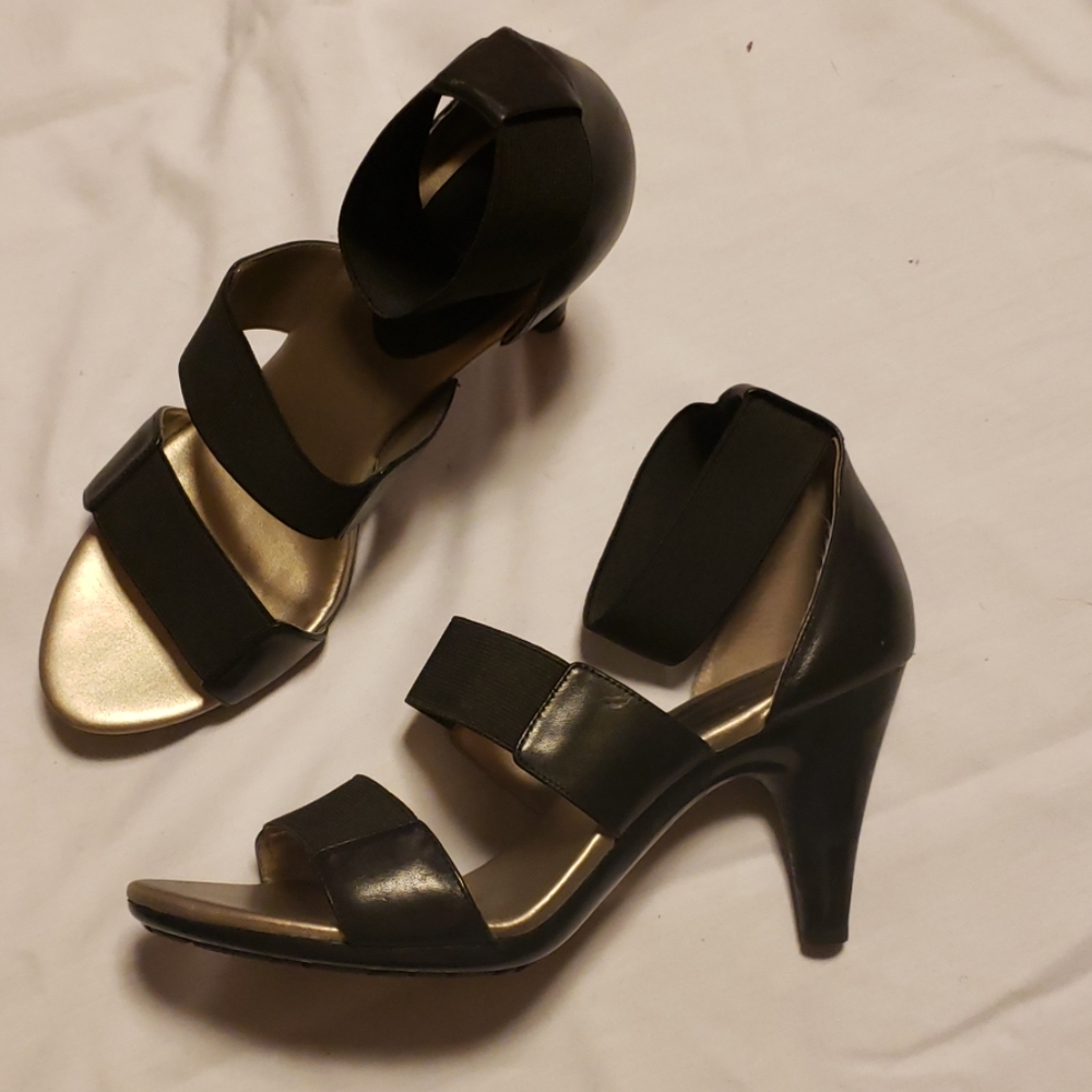 Heels - Picture 2 of 3